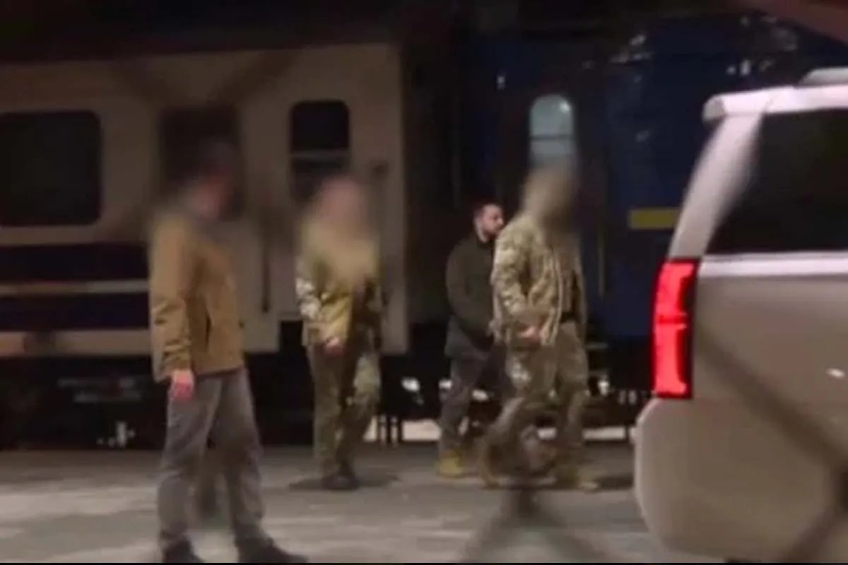 Зеленського бачили на вокзалі у польському Перемишлі Зеленського бачили на вокзалі у польському Перемишлі