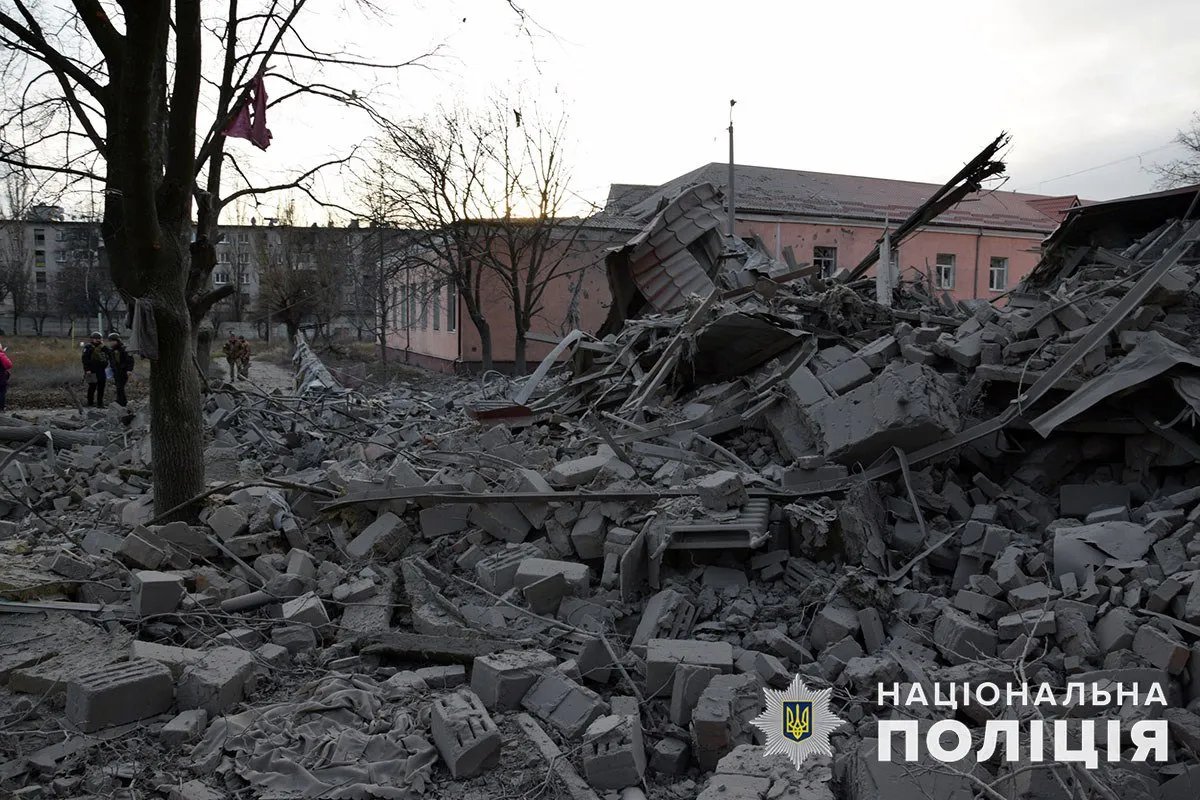 Нацполиция показала последствия ракетной атаки рф по Краматорску — били по школе и жилым домам 2