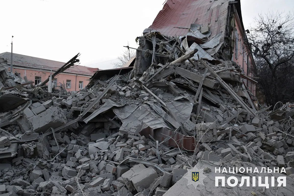 Нацполиция показала последствия ракетной атаки рф по Краматорску — били по школе и жилым домам 3