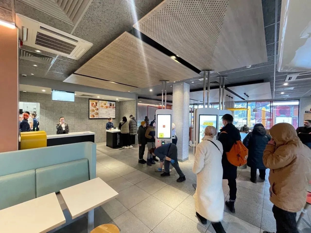 Відвідувачі у закладі McDonald's