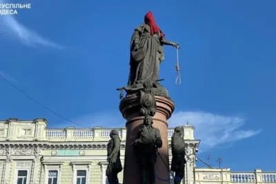 В Одессе начали демонтаж памятника Екатерине Второй 2