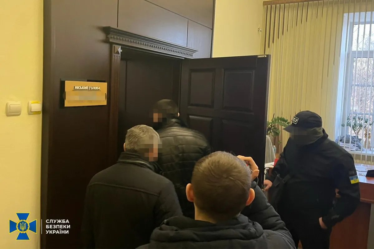 СБУ вручила підозру меру Полтави СБУ вручила підозру меру Полтави