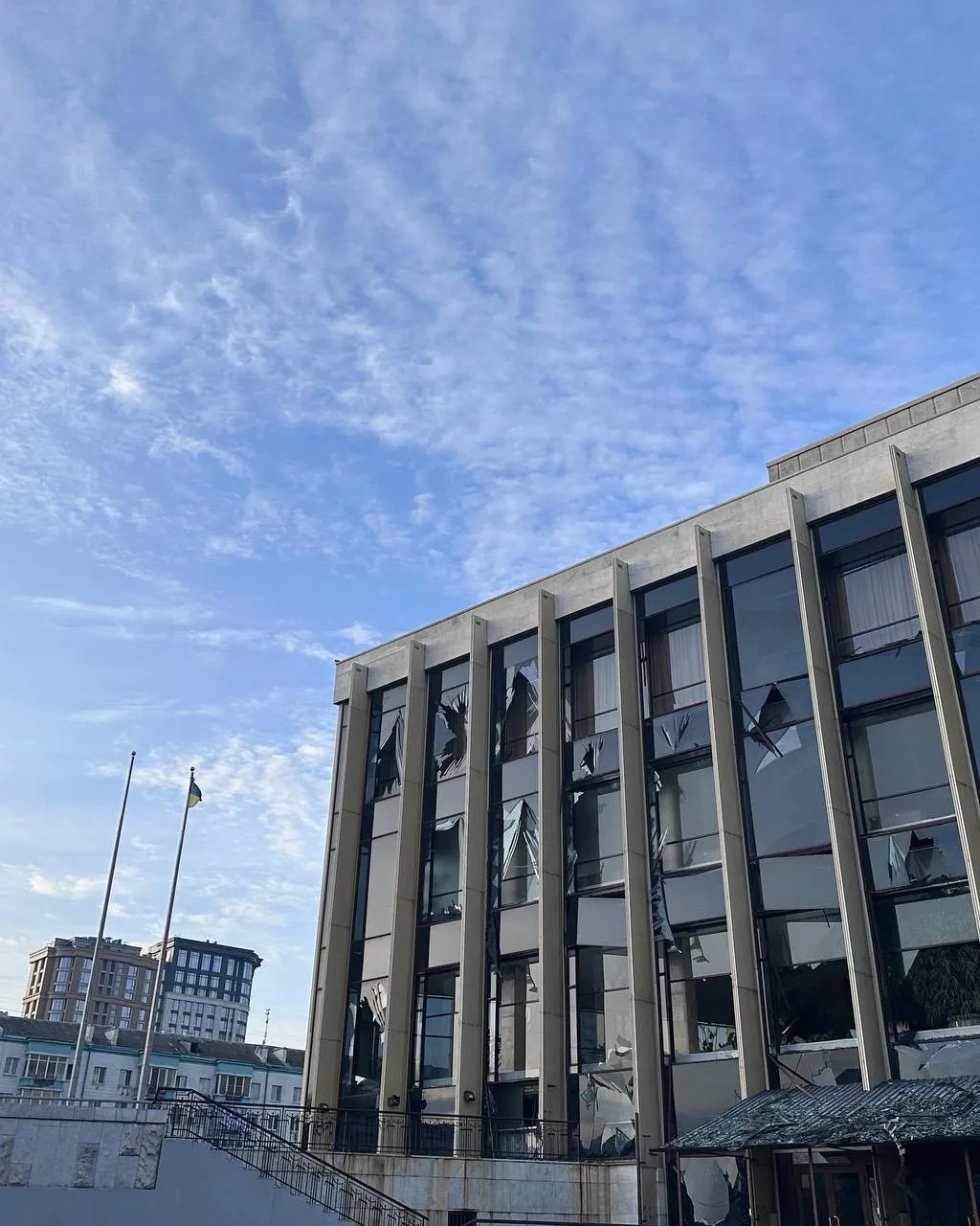 Палац Україна після вибуху