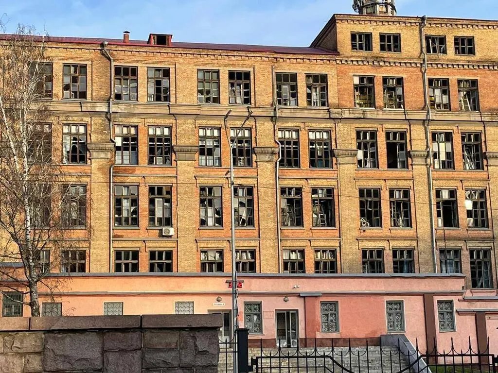 Уламки ракети впали на стадіон «Темп», Святошинський район