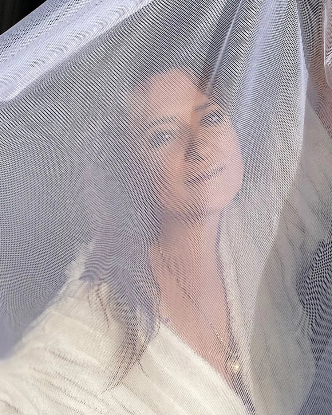 Завіса таємниці