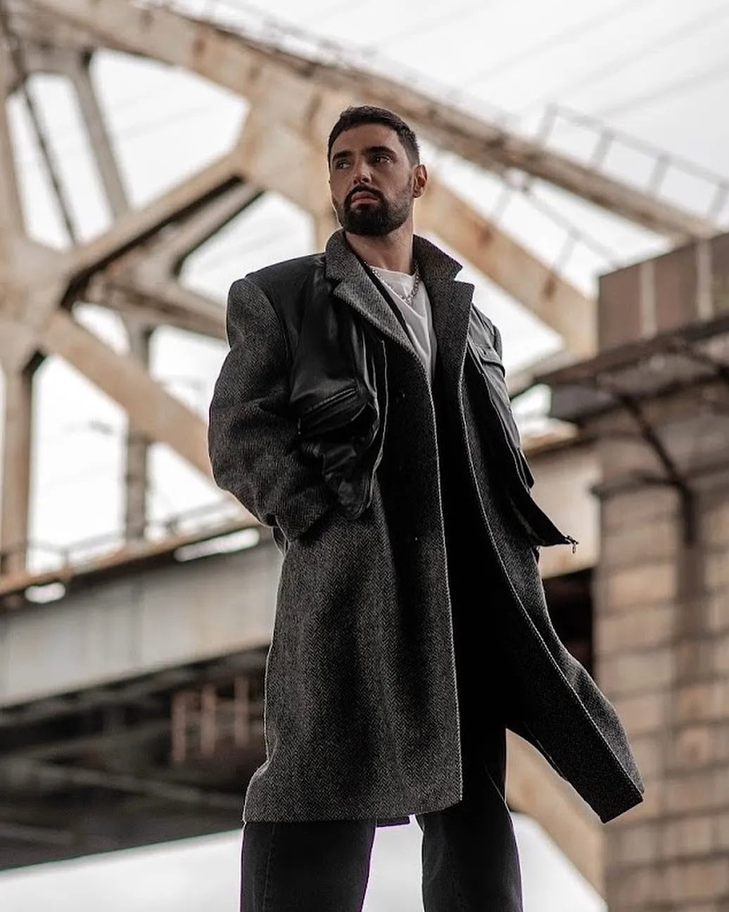 Птах у клітці