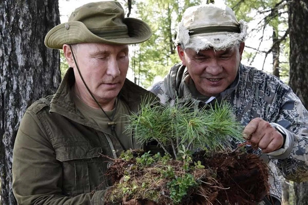 Путін і Шойгу разом ходили шукати Шамбалу Путін і Шойгу разом ходили шукати Шамбалу