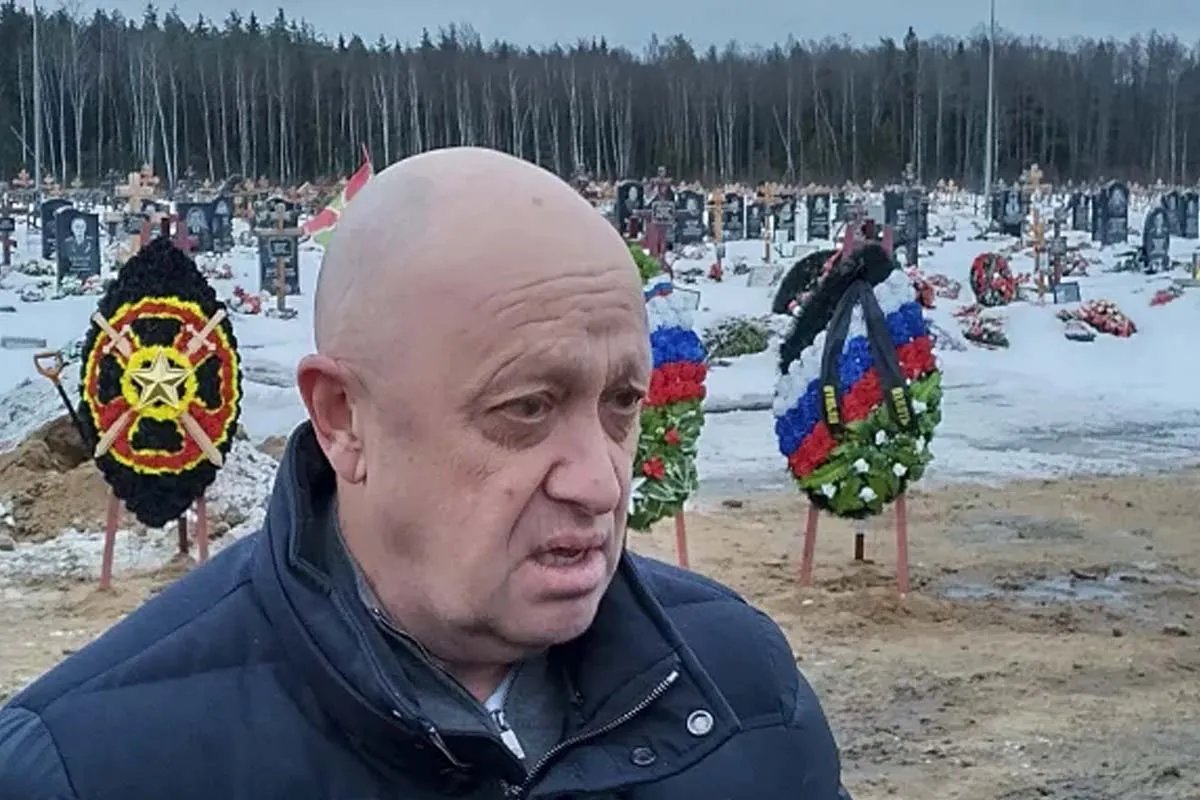 Пригожин пояснив, що не може взяти Бахмут і Соледар, бо у шахтам там сидять українці Пригожин пояснив, що не може взяти Бахмут і Соледар, бо у шахтам там сидять українці