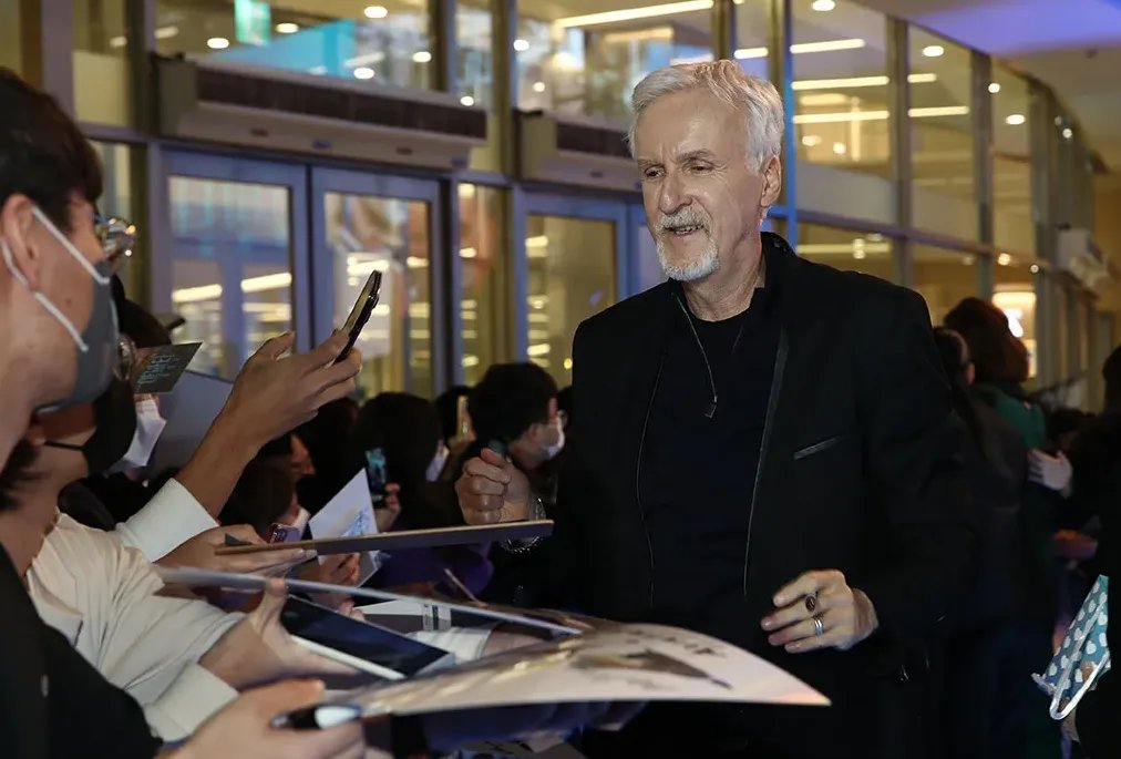 Автограф-сесія Джеймса Кемерона