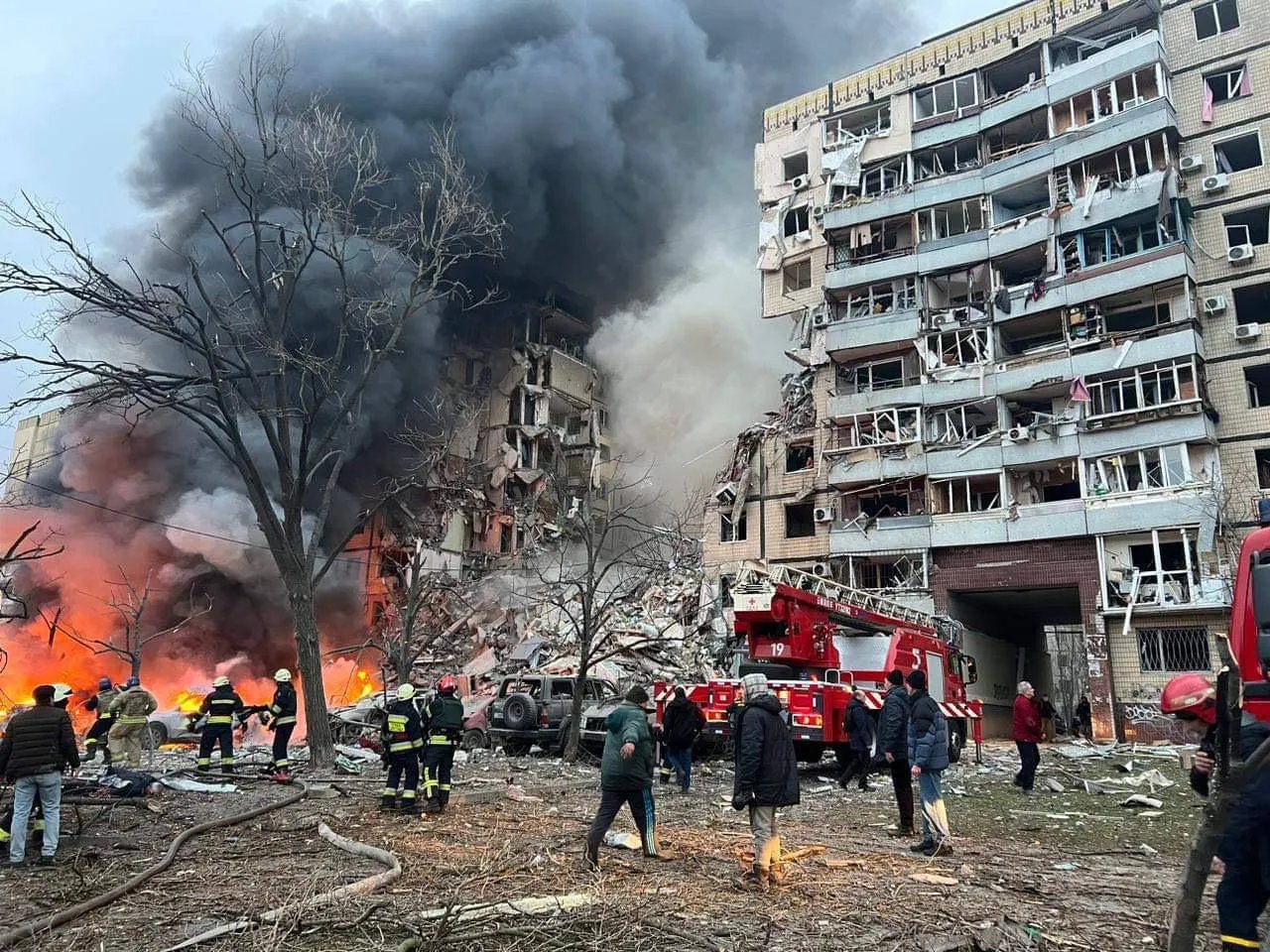 Наслідки удару по будинку в Дніпрі