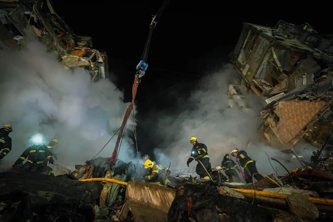 Робота рятуваьників не припинялася всю ніч