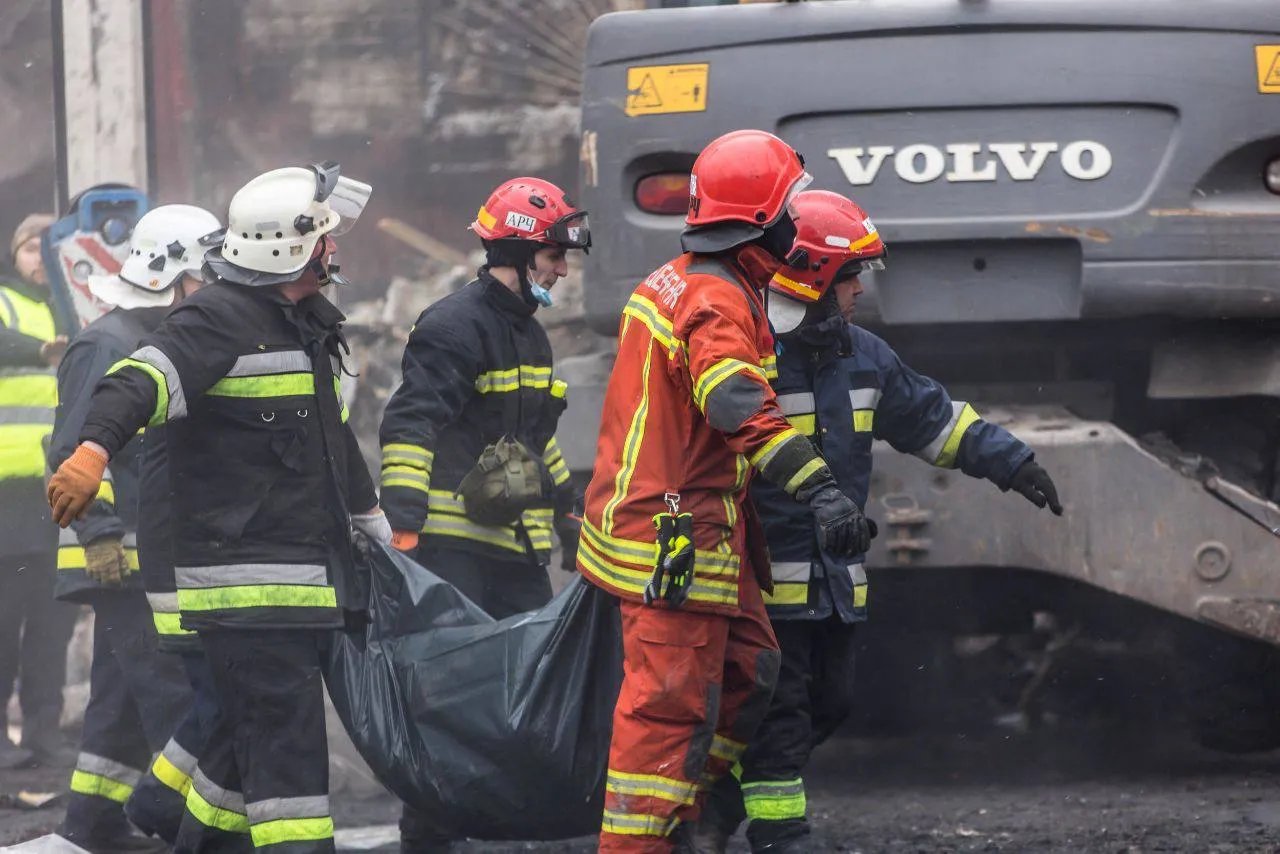 Рятувальники працюють без зупину
