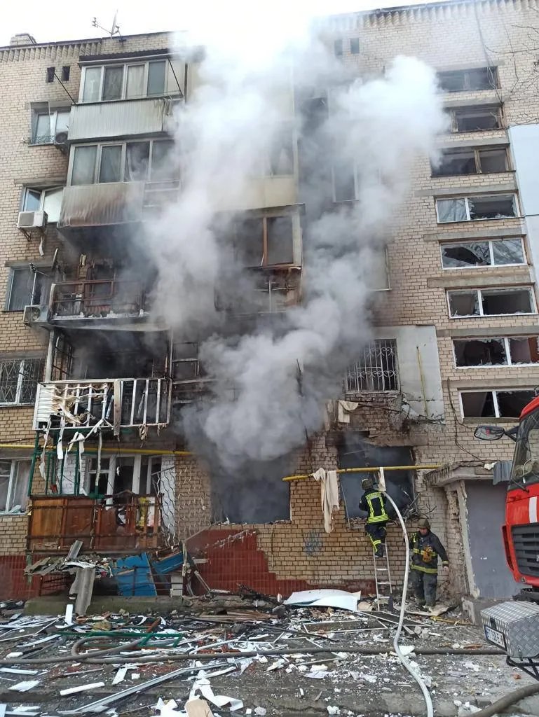 Окупанти обстріляли Херсон: пошкоджені будинки, дитячий медичний центр та приміщення Червоного Хреста 1