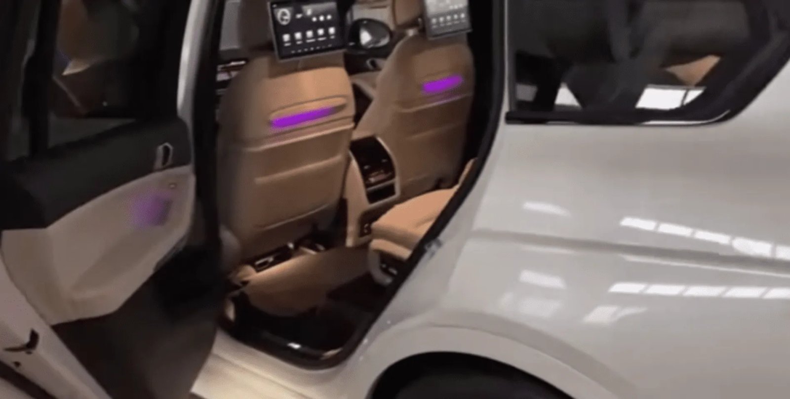 Вид уникального авто изнутри