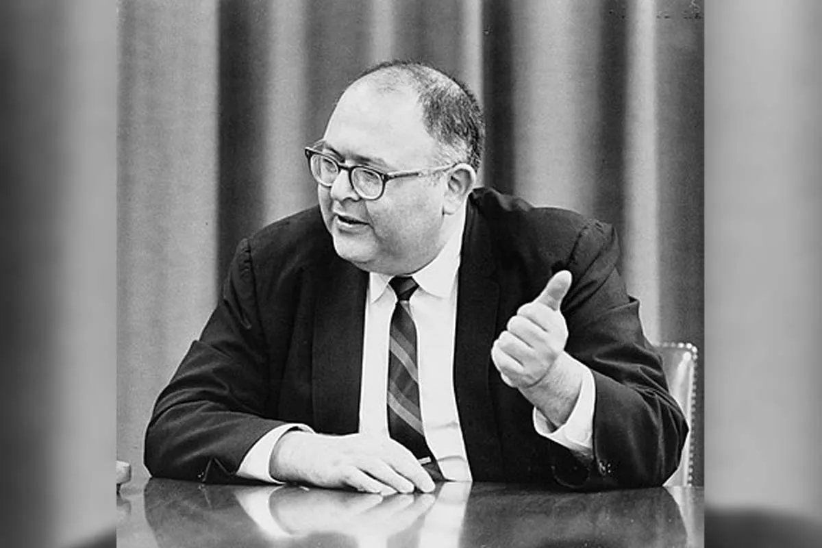 Герман Кан розробив теорію розвитку ядерного конфлікту з 44 "сходинок" Герман Кан розробив теорію розвитку ядерного конфлікту з 44 "сходинок"