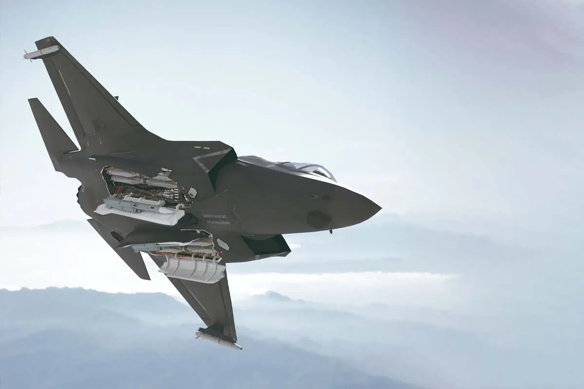 Винищувач-бомбардувальник F-35, озброєний ракетами Brimston  Винищувач-бомбардувальник F-35, озброєний ракетами Brimston