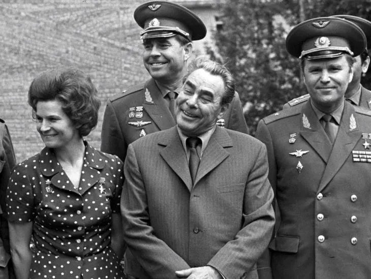 Згідно з легендою, вранці 22 січня Леонід Брежнєв перебував на своїй дачі в Заріччі.