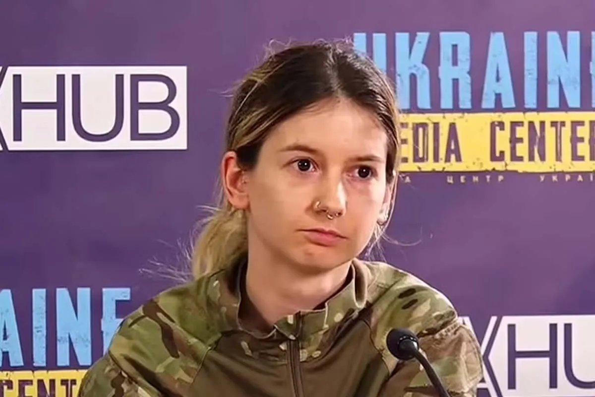 Емесе Файк служила в Інтернаціональному легіоні на посаді директора з комунікацій