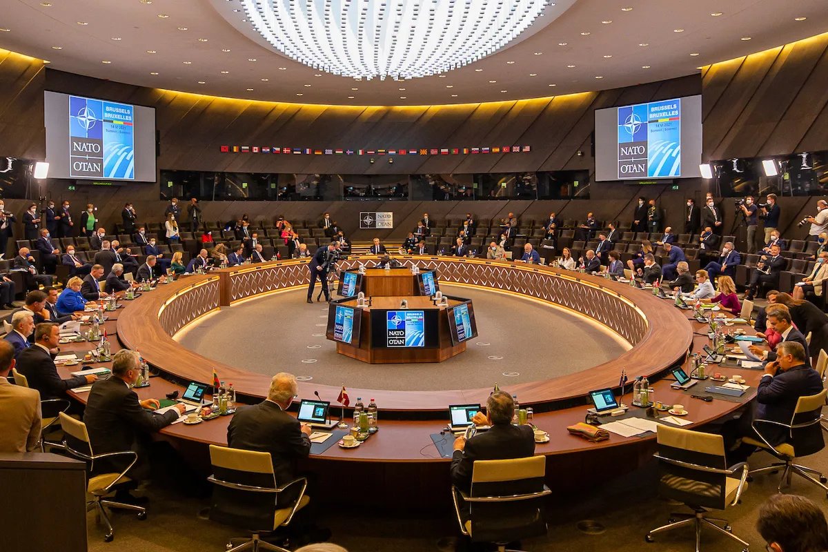 Скільки українців готові підтримати вступ до ЄС і НАТО: опитування 2