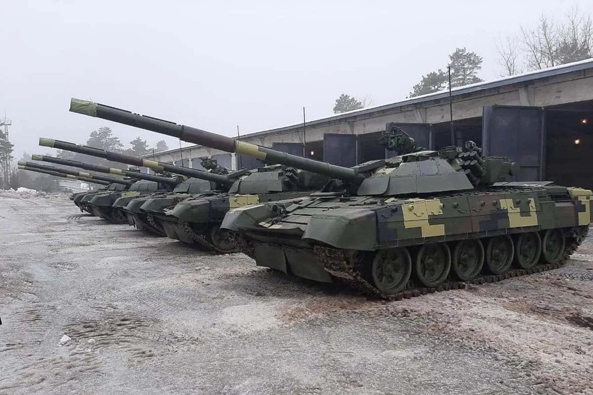 Союзники передали Україні сотні одиниць старої радянської бронетехніки Союзники передали Україні сотні одиниць старої радянської бронетехніки