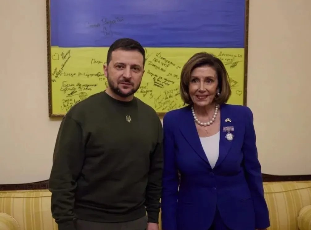 Зеленський передав США прапор з Бахмута: його вивісили у Конгресі