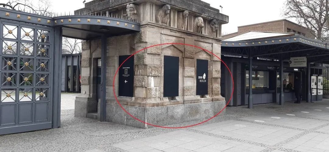 Реальне фото зі входу в зоопарк. Джерело - Укрінформ