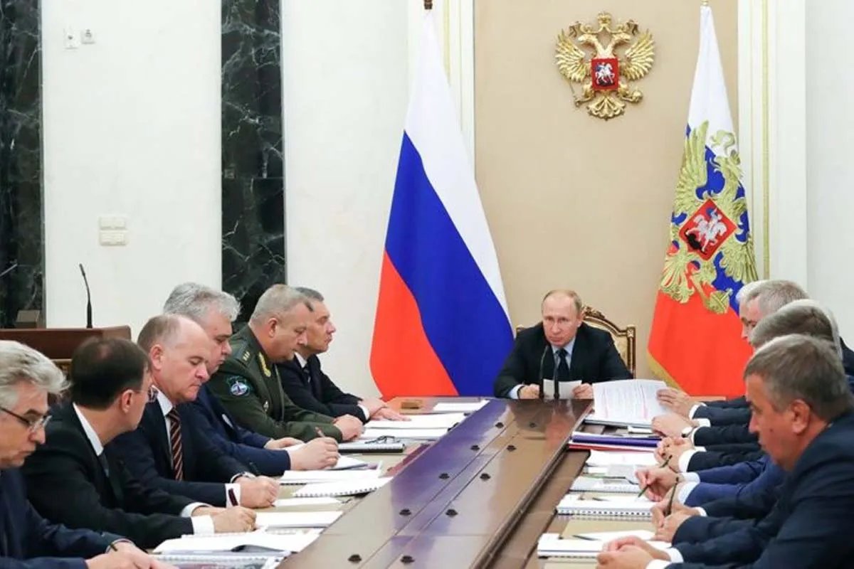 Путін полюбляє провокувати сварки між наближеними, аби в такий спосіб контролювати ситуацію Путін полюбляє провокувати сварки між наближеними, аби в такий спосіб контролювати ситуацію