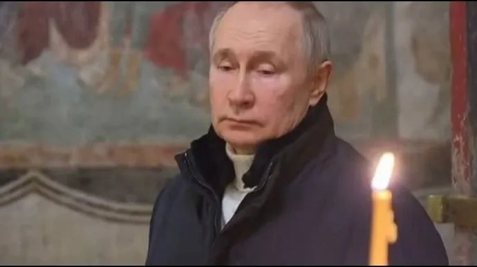 Путін в кремлівському храмі Путін в кремлівському храмі