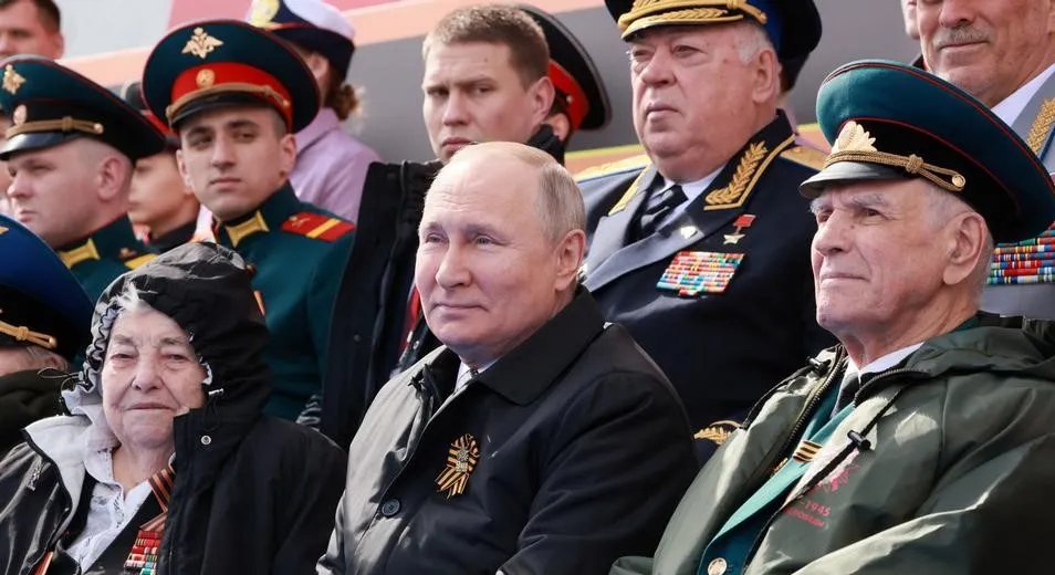 Путін на "параді" 9 травня Путін на "параді" 9 травня