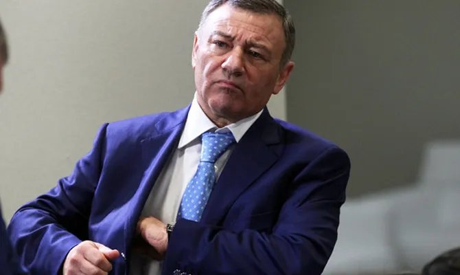 Ротенберг володіє Мостотрестом (96,7%), Міндобрива (80%), компанія TPS Avia (35%), яка контролює міжнародний аеропорт Шереметьєво, ПМШ Банк (50%)