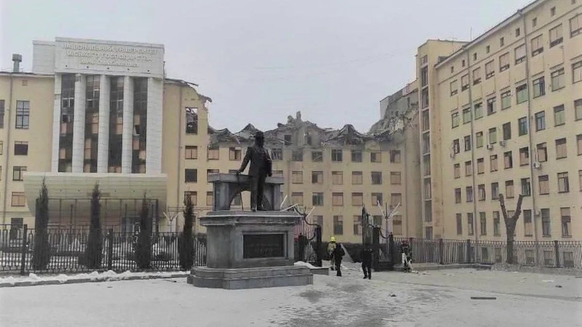 Одна из ракет попала в жилой дом в Харькове. Есть пострадавшие 3