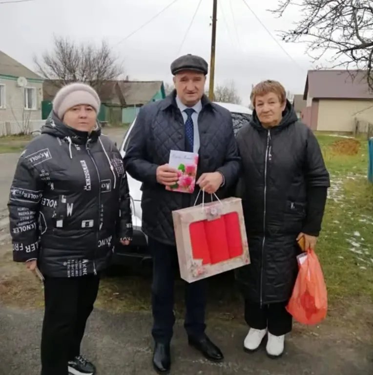 Подарунки від представників влади