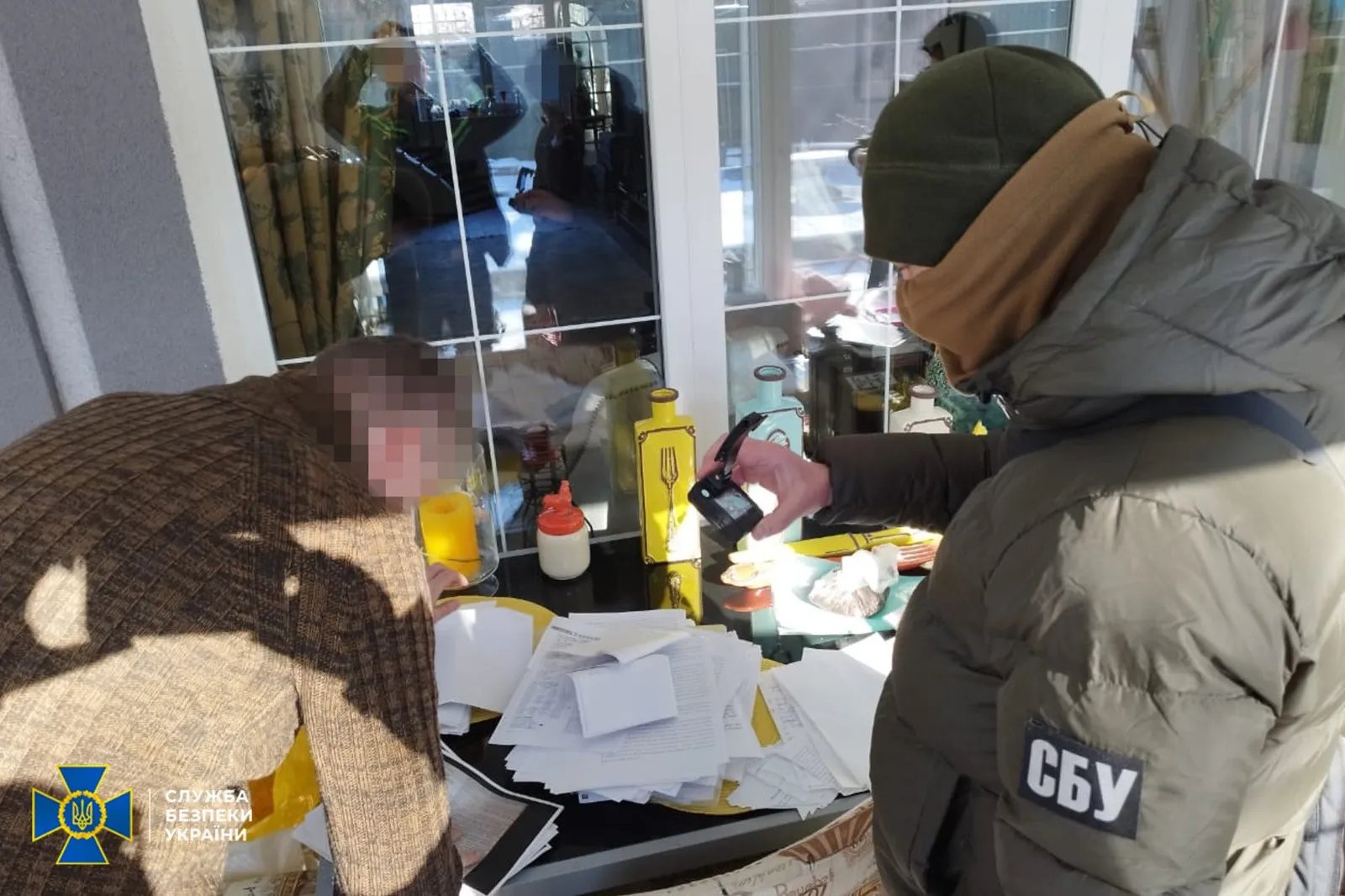 Наразі тривають обшуки за місцем проживання народного депутата України, його родичів та помічників