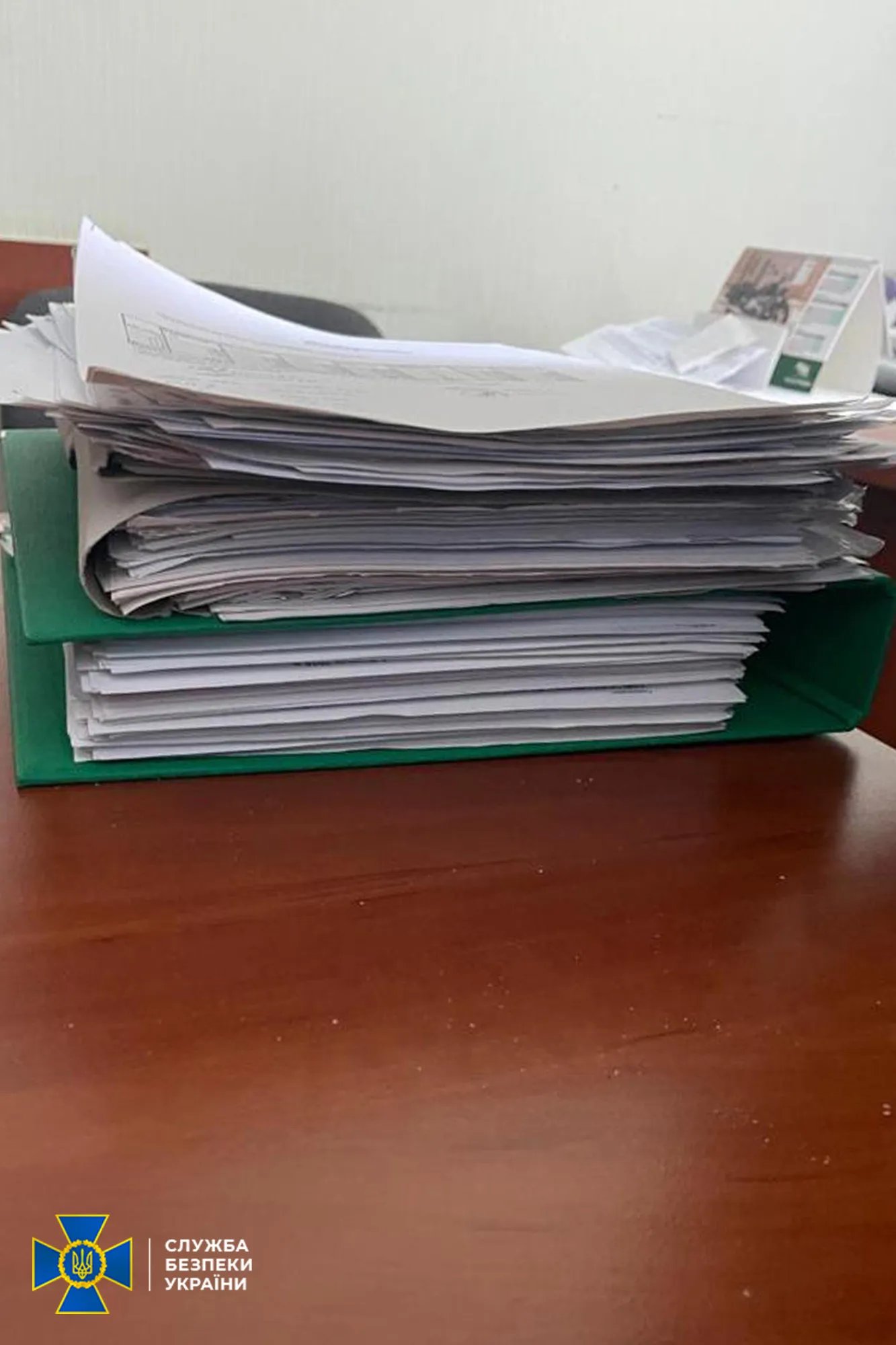 Чорнові записи та документація, що підтверджують незаконні операції підконтрольних їм комерційних структур