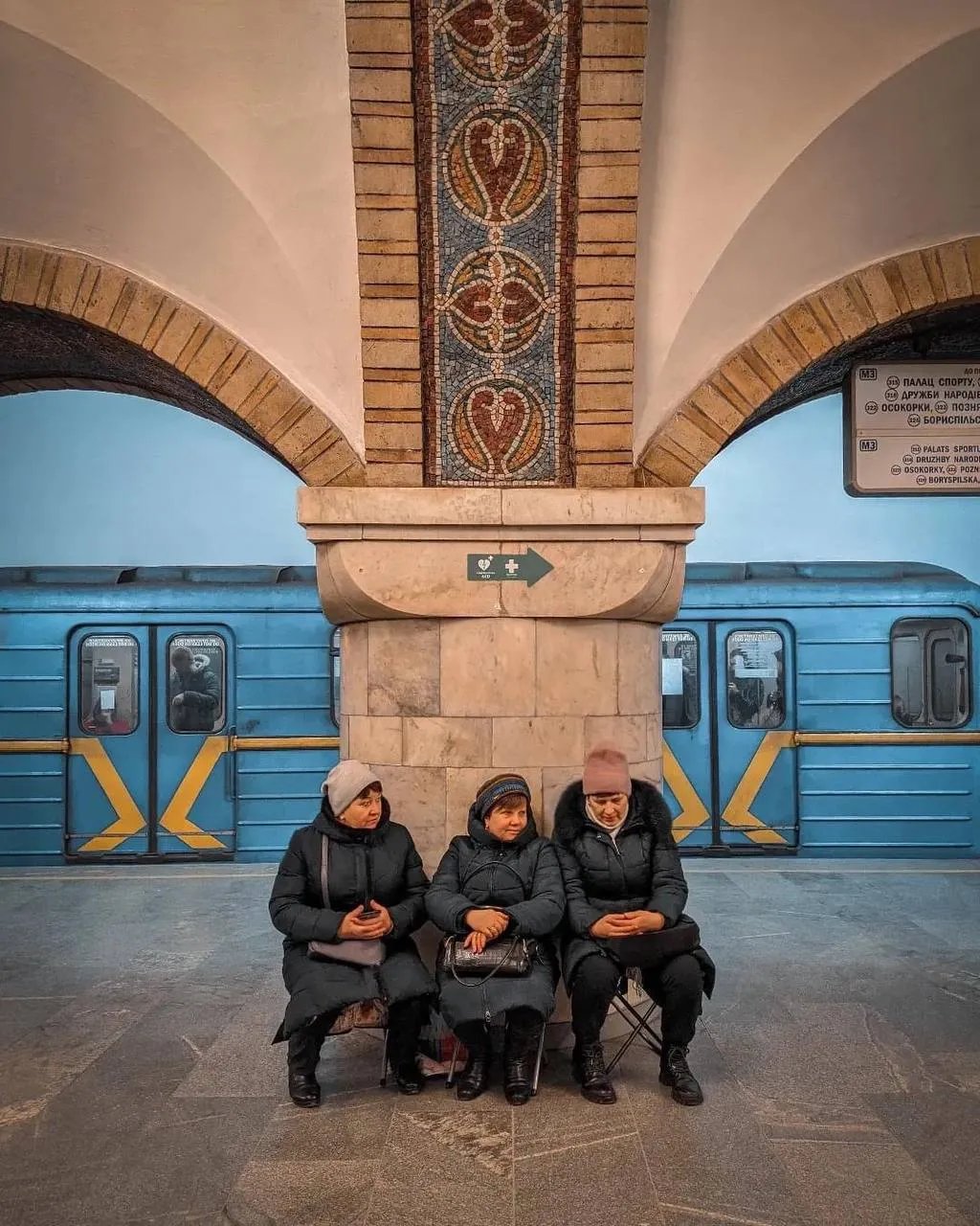 Бабушки пережидают опасность. Фото: Павел Заярный