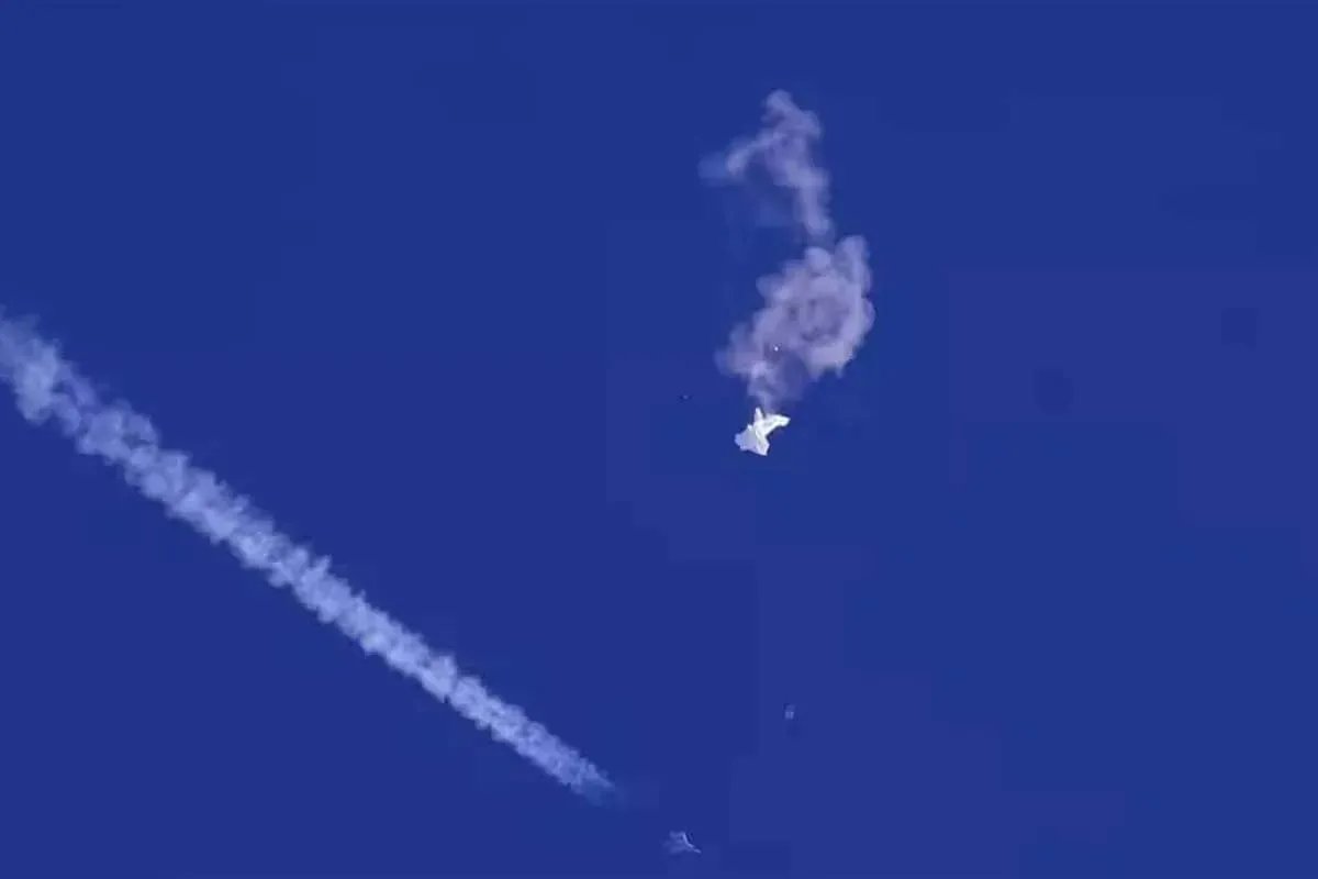 За останній тиждень невідомі літаючі об'єкти тричі збивали у небі над Північною Америкою