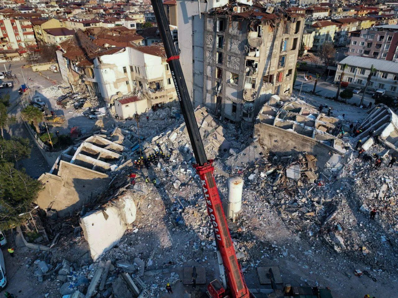 Наслідки руйнівного землетрусу, фото: ДСНС України