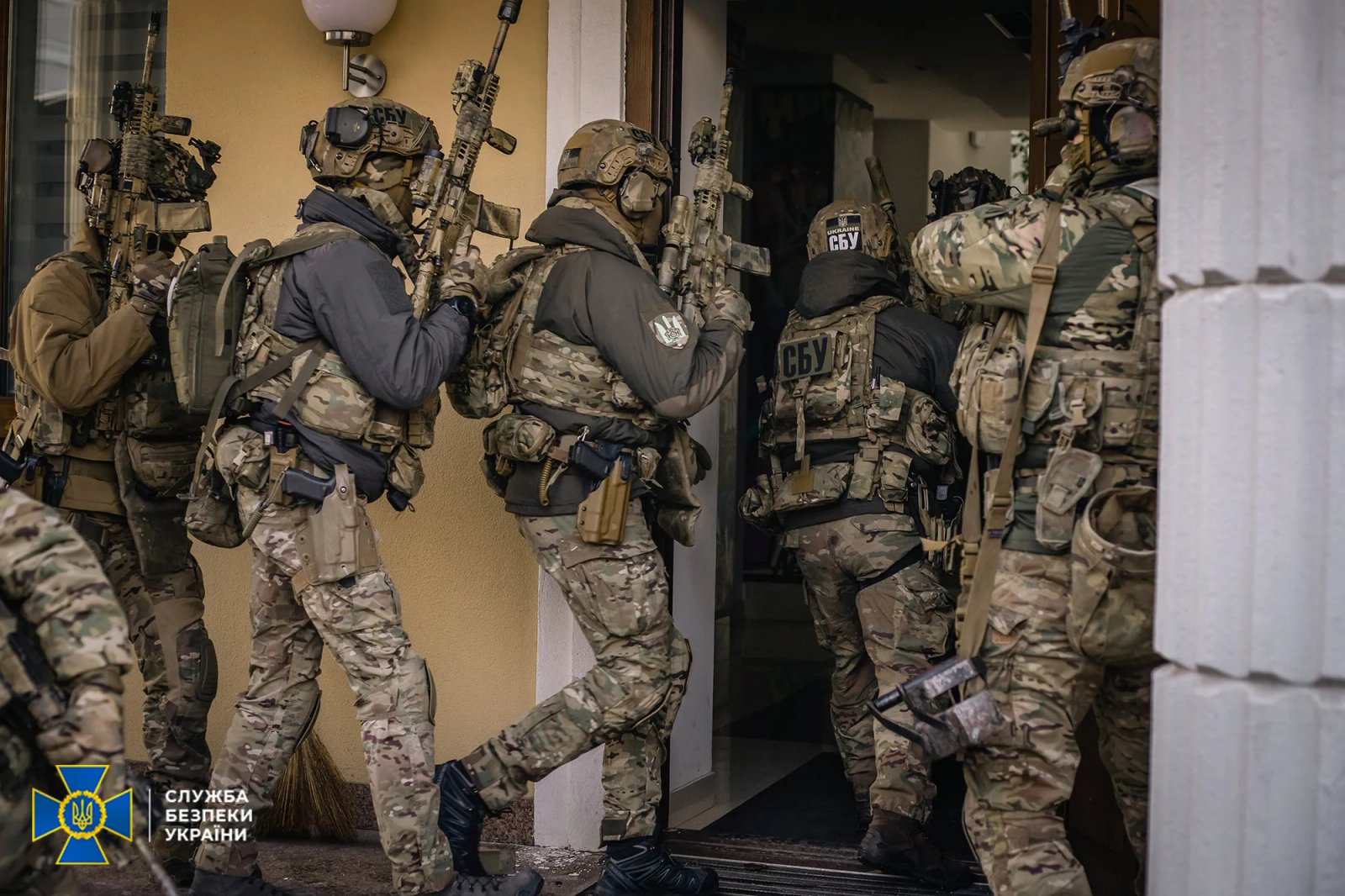 Шахраї телефонували до українських банків нібито від імені власників рахунків, фото: СБУ