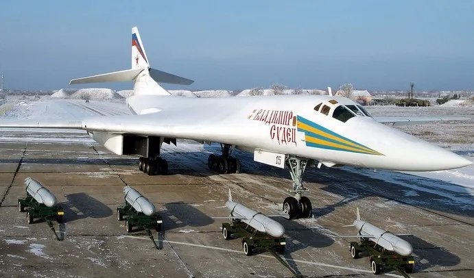 Ту - 160. З цього літака бомблять міста і селища України Ту - 160. З цього літака бомблять міста і селища України