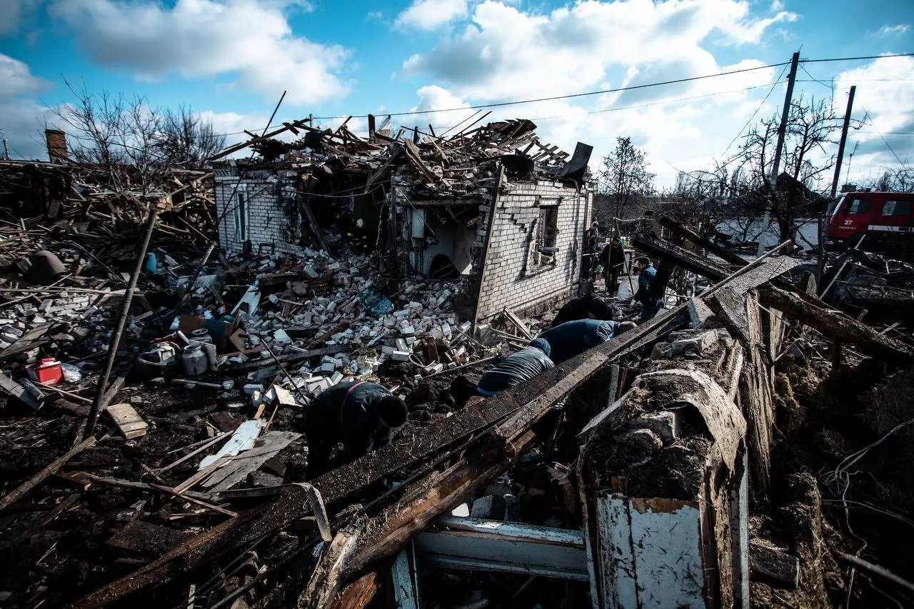 Понад 60 понівечених будинків через підступну ракетну атаку