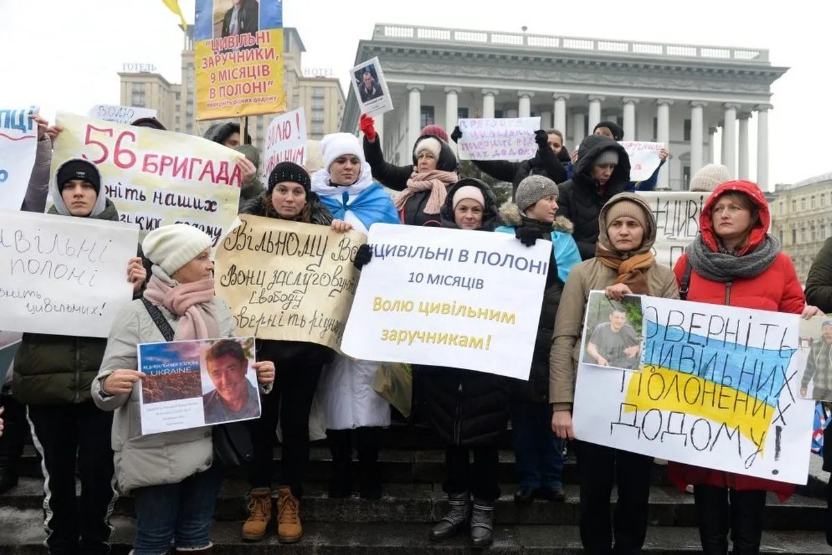 Цивільні дедалі менше потрапляють до списків на обмін, ніж військовослужбовці. Фото: ZMINA Цивільні дедалі менше потрапляють до списків на обмін, ніж військовослужбовці. Фото: ZMINA