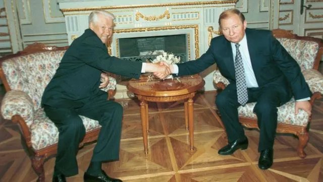 Борис Єльцин та Леонід Кучма Колишній президент Росії Борис Єльцин та колишній президент України Леонід Кучма