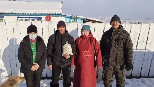 Святкове вручення пачки пельменів
