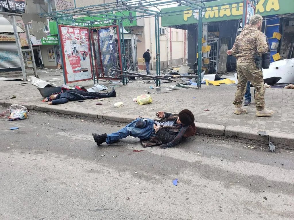Раненый и погибший после удара по Херсону