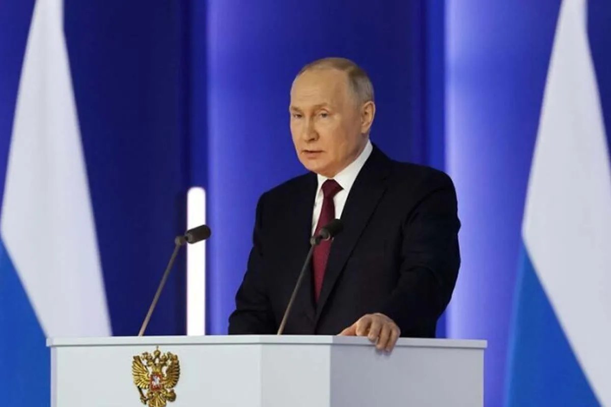 Путін за трибуною Путін за трибуною