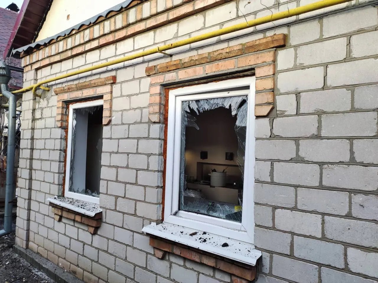 Ворог обстріляв цивільні будинки