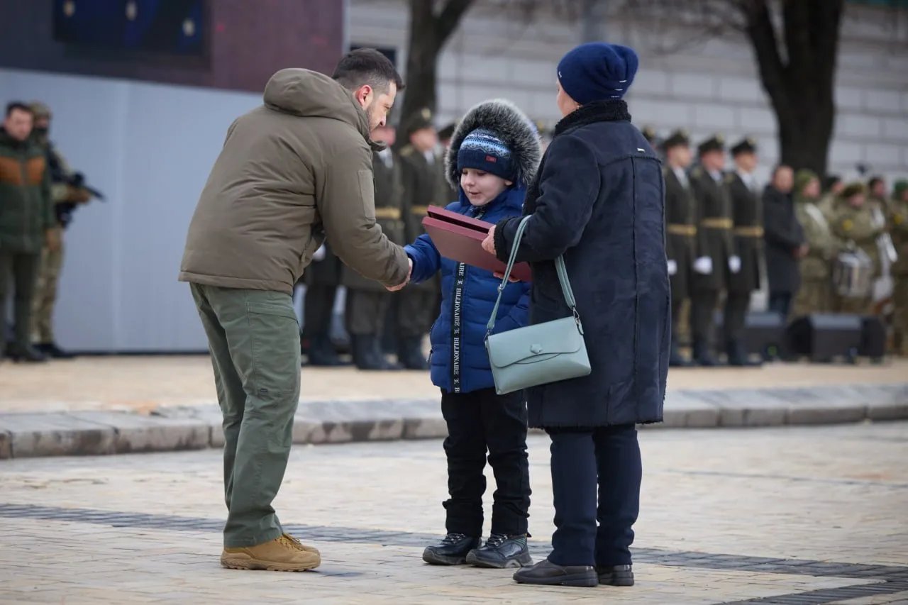 Зеленський вітається з хлопчиком