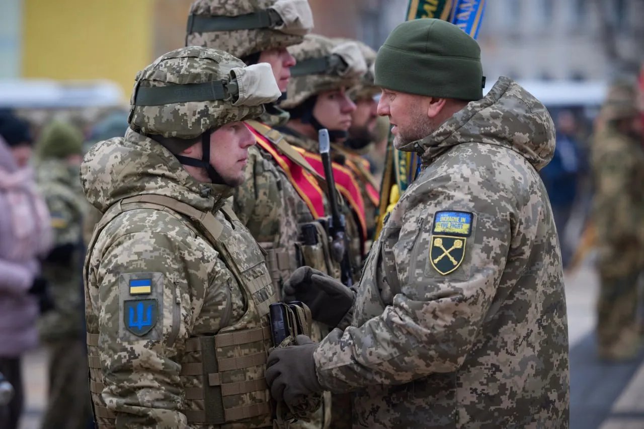 Залужний розмовляє з військовим