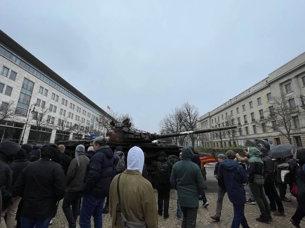 Російські танки в Берліні: самі не дійшли, їх привезли українці 1
