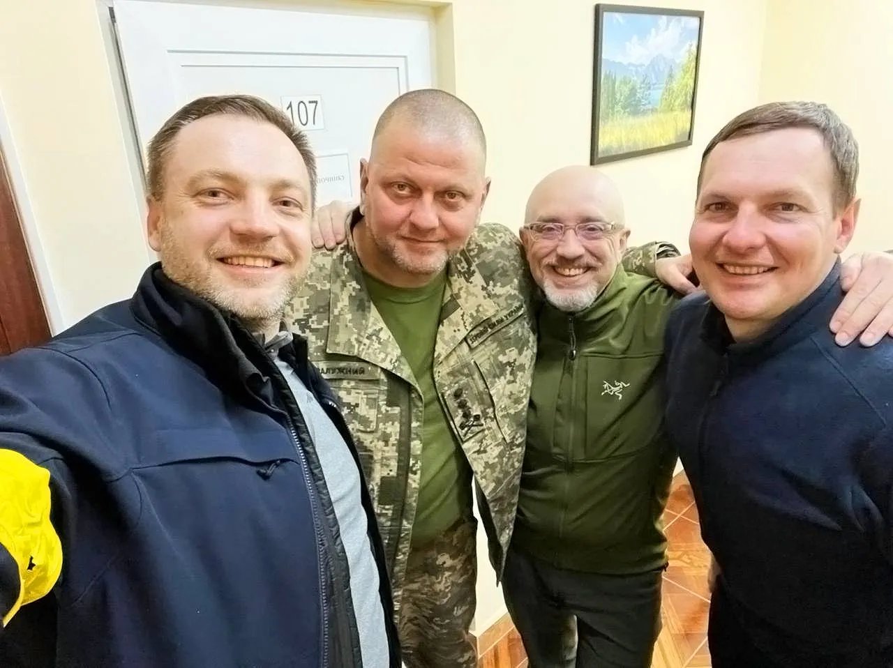 Залужний разом з Резніковим , Єніним, Монастирським на початку війни